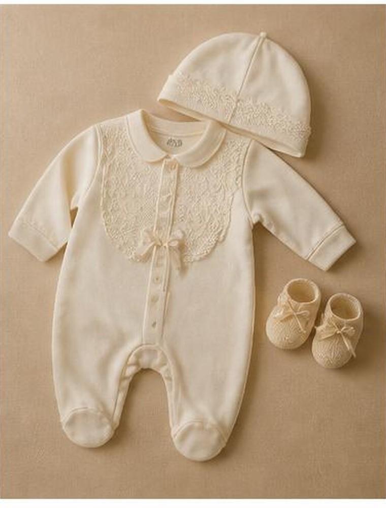 Baby coming-home outfit